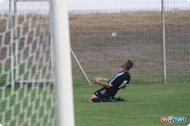 ואז הוא חגג את השוויון של נשר. אבי מלכה (מיכה פישנזון)